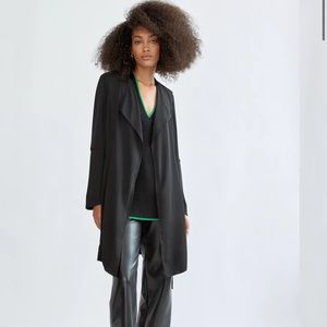 Aritzia Babaton Flowy Trench Robe - Medium, Black